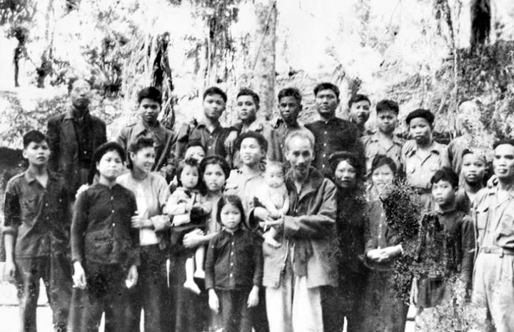 Vận dụng tư tưởng Hồ Chí Minh về giáo dục lý luận chính trị cho cán bộ, đảng viên trong giai đoạn hiện nay