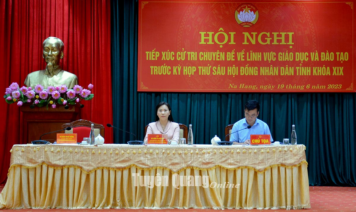 Đồng chí Trưởng ban Tuyên giáo Tỉnh ủy Nông Thị Bích Huệ tiếp xúc cử tri huyện Na Hang