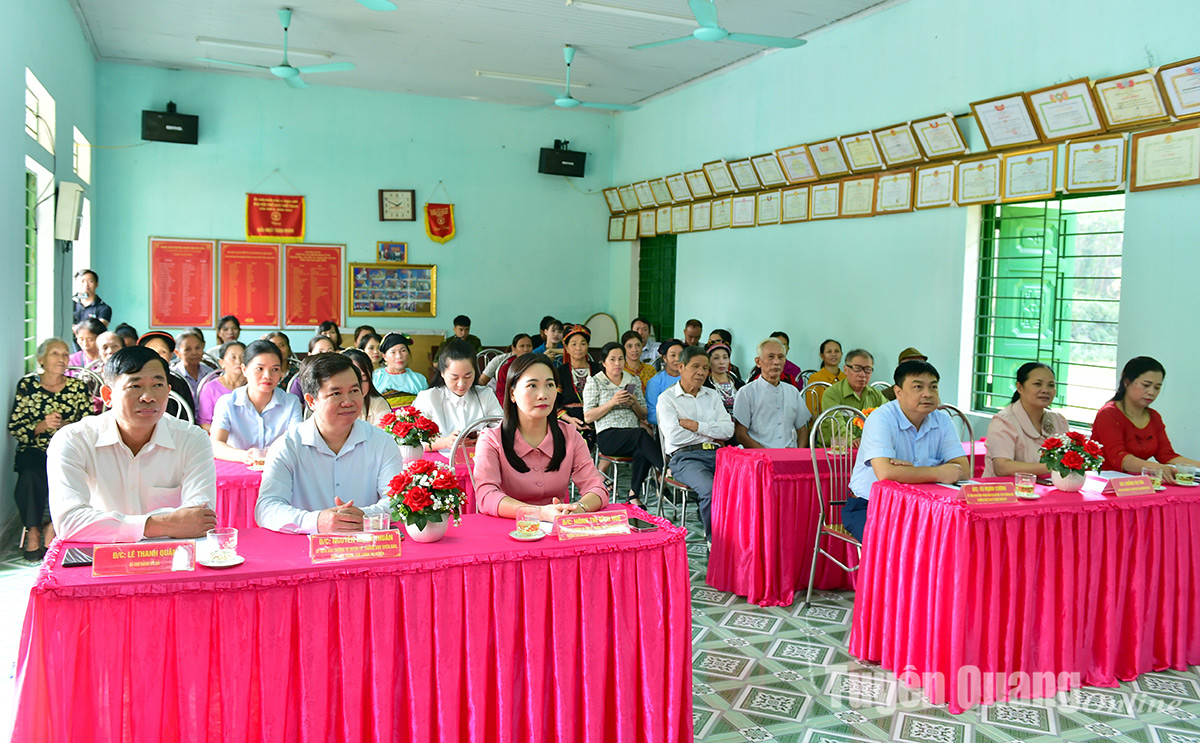 Trưởng Ban Tuyên giáo Tỉnh ủy Nông Thị Bích Huệ dự Ngày hội Đại đoàn kết toàn dân tộc tại xã Chân Sơn