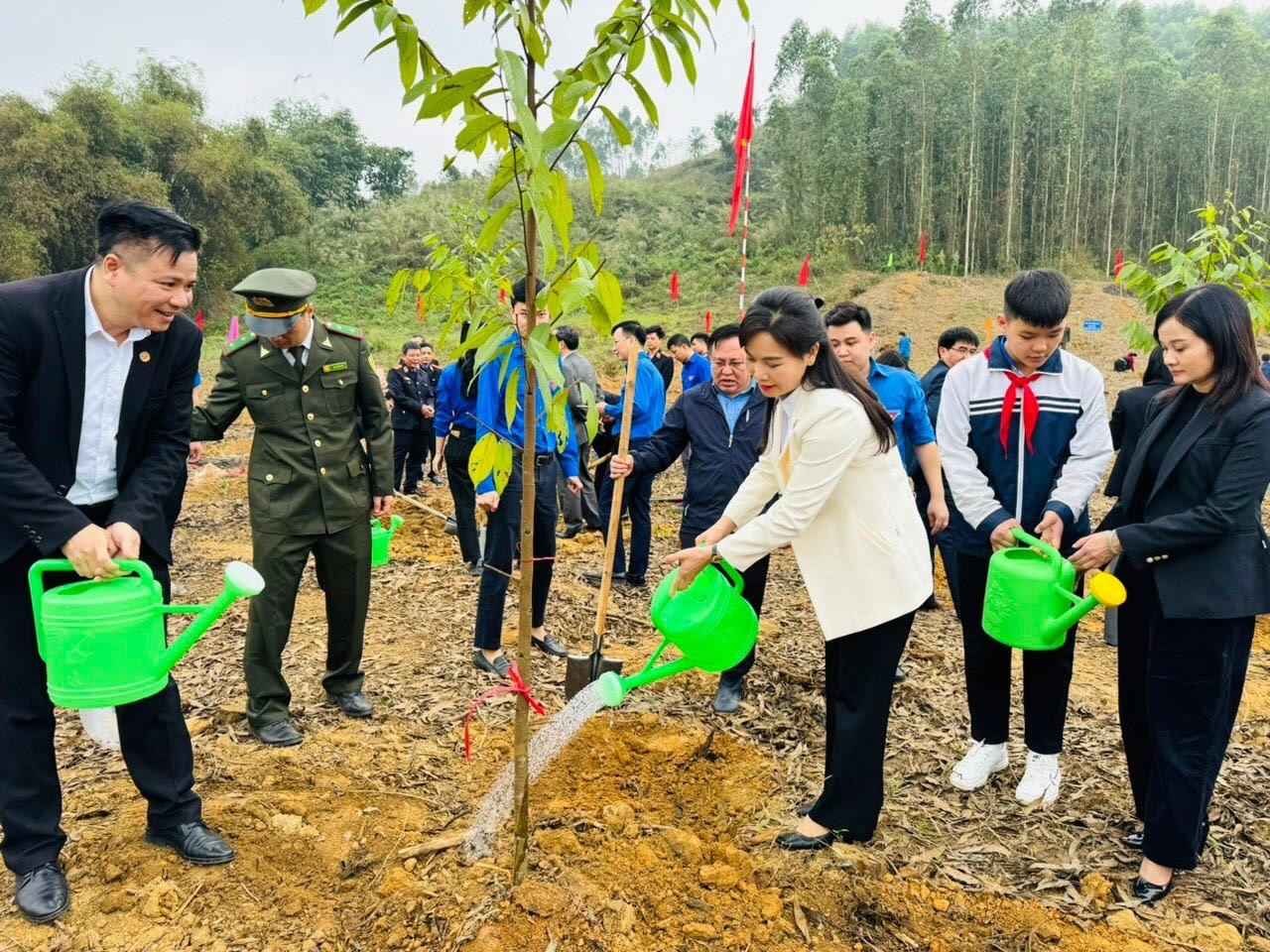 Trưởng ban Tuyên giáo Tỉnh ủy Nông Thị Bích Huệ tham dự Lễ phát động Tết trồng cây Xuân Giáp Thìn 2024