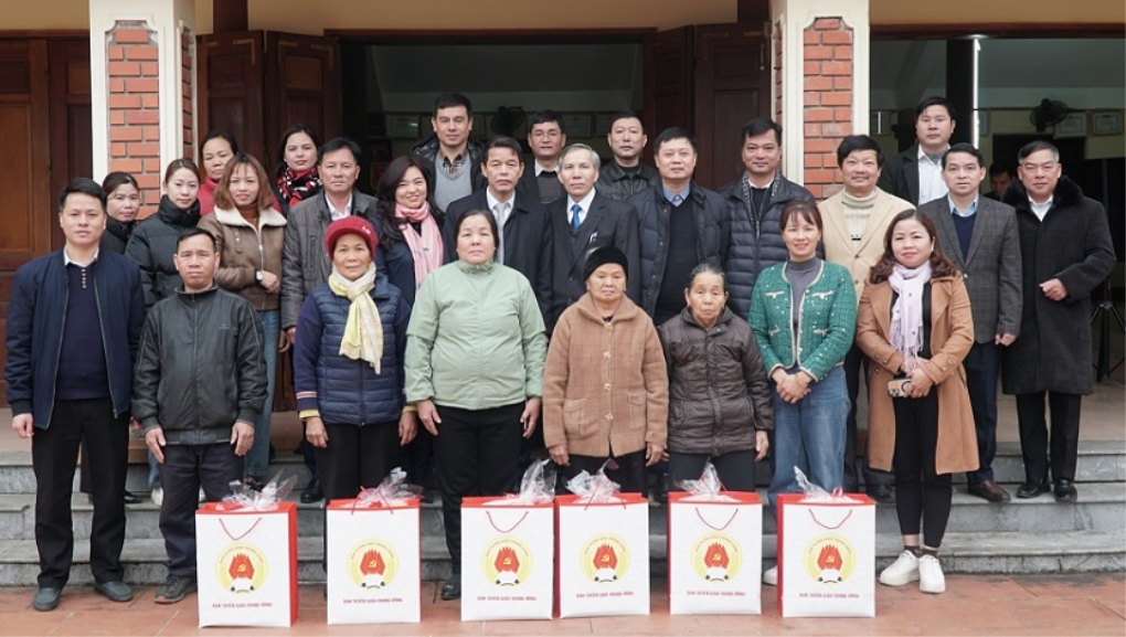 Đoàn công tác Ban Tuyên giáo Trung ương về nguồn tại Tuyên Quang