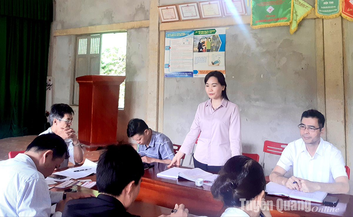 Đồng chí Trưởng ban Tuyên giáo Tỉnh ủy Nông Thị Bích Huệ dự sinh hoạt chi bộ tại huyện Na Hang