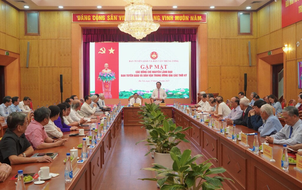 Gặp mặt các thế hệ lãnh đạo Ban Tuyên giáo và Dân vận Trung ương qua các thời kỳ