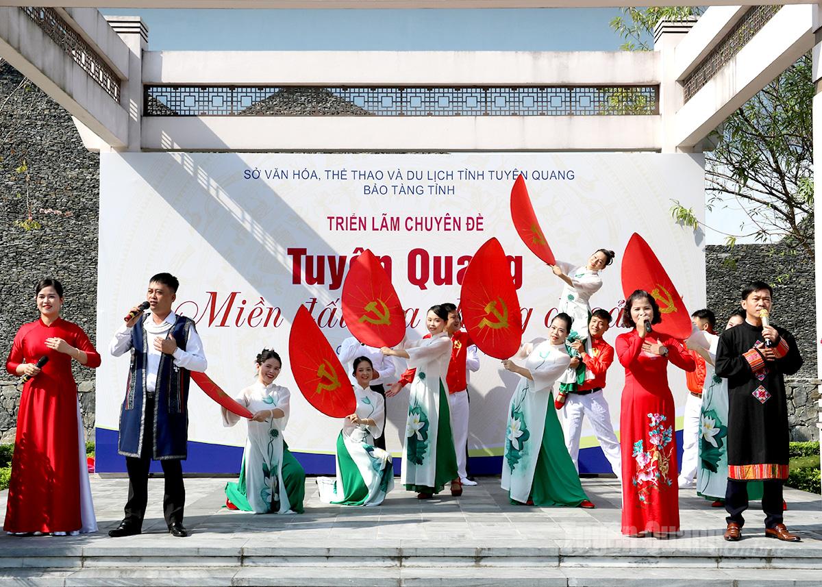 Triển lãm “Tuyên Quang - Miền đất của những di sản”