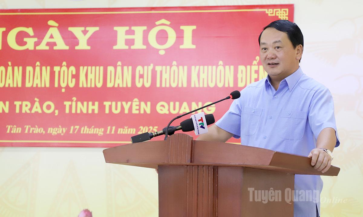 Bí thư Tỉnh ủy Hầu A Lềnh dự Ngày hội Đại đoàn kết toàn dân tộc thôn Khuôn Điển