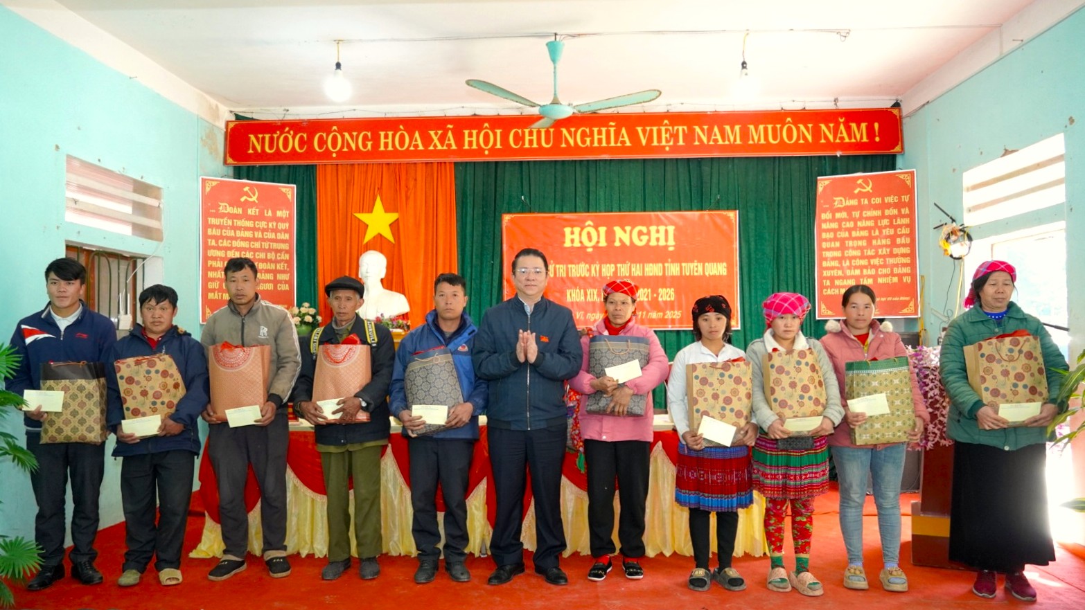 TỔ ĐẠI BIỂU SỐ 7 HĐND TỈNH TIẾP XÚC CỬ TRI TẠI XÃ BIÊN GIỚI SƠN VĨ