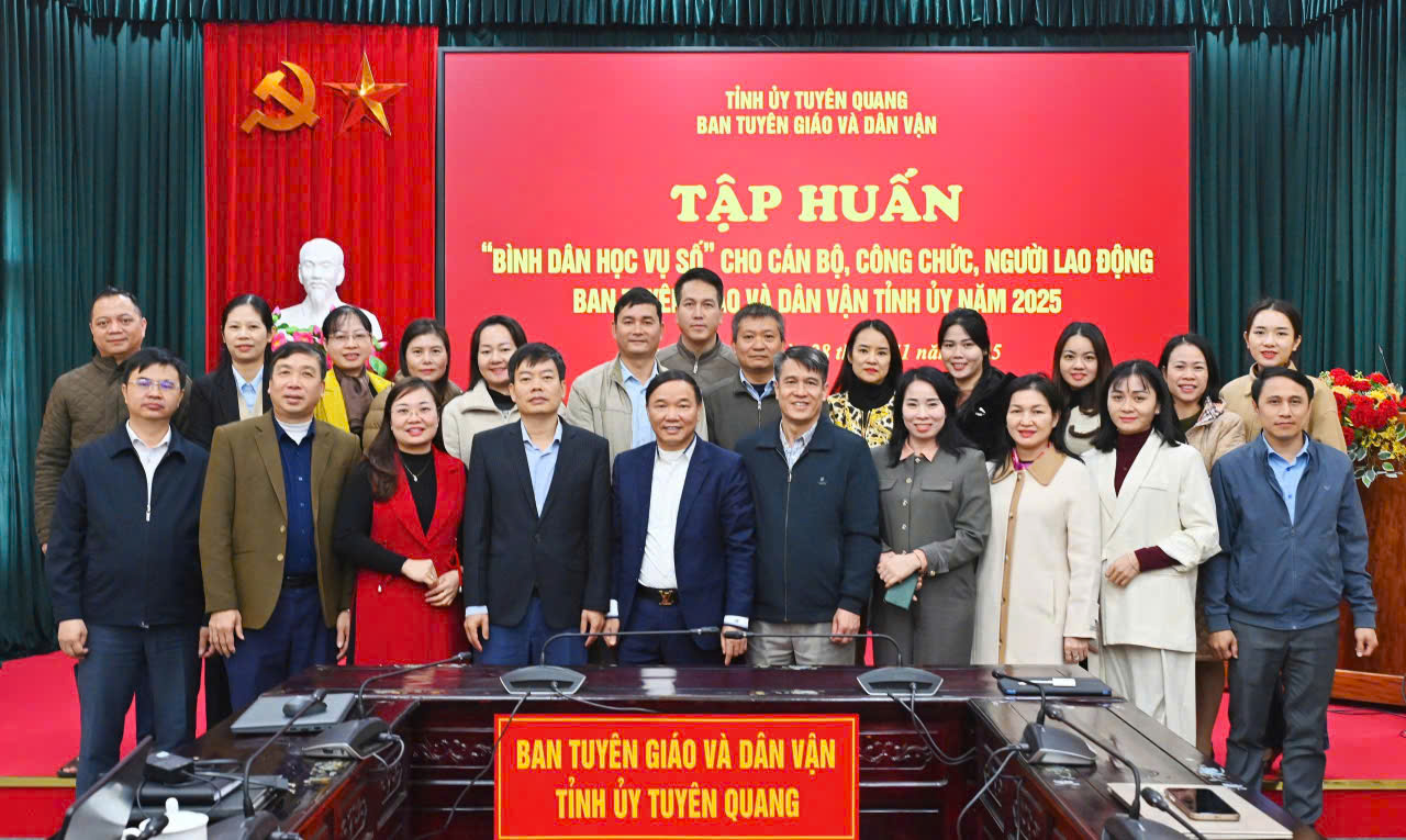 Tuyên Quang triển khai lớp “Bình dân học vụ số” nâng cao năng lực số cho cán bộ tuyên giáo và dân vận