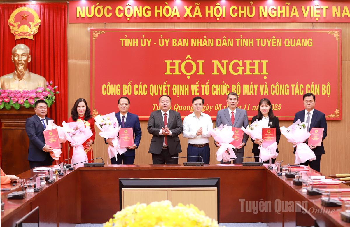 Hội nghị công bố các quyết định về tổ chức bộ máy và công tác cán bộ