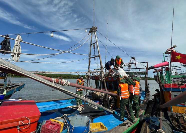 Miền trung dốc toàn lực ứng phó bão số 5