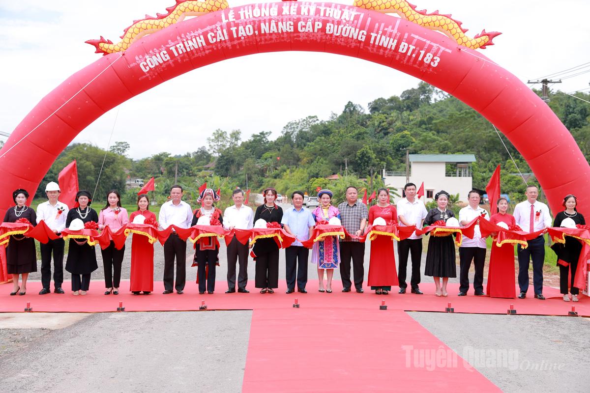 Khánh thành Dự án Hệ thống cấp nước Suối Sửu và thông xe kỹ thuật Dự án nâng cấp đường tỉnh 183